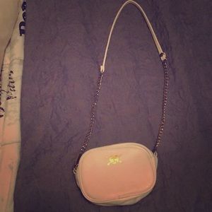 I am selling a shoulder purse